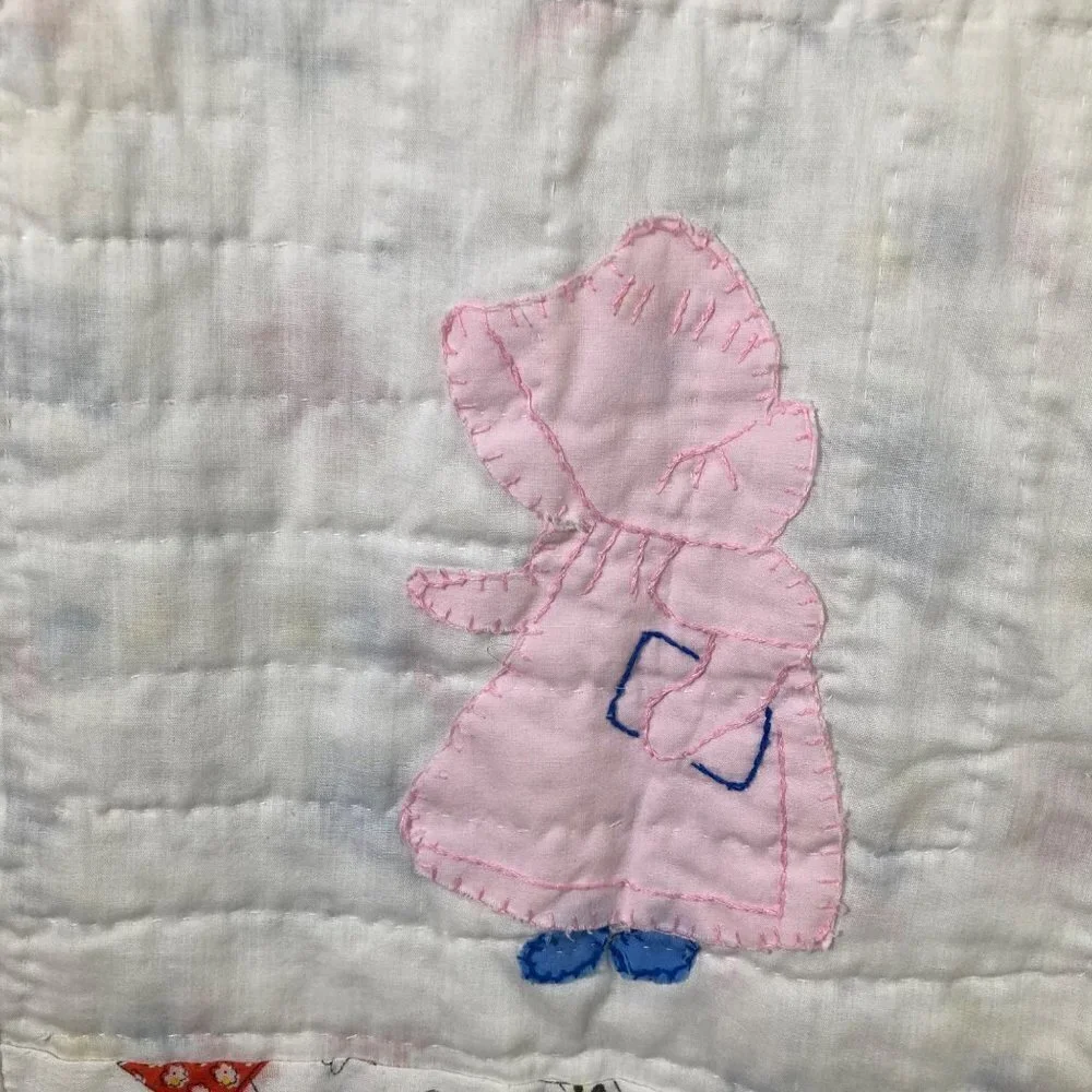 Vintage Handmade Embroidered Baby Quilt Sun Bonnet Sue Boy‎ Flying Kite 41 x 46